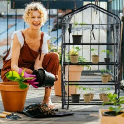 Relaxdays Serre Pour Balcon, Bâche En PVC, Structure Acier, 4 étagères, HxLxP : 125 X 69 X 29 cm, Noir/transparent 9 Relaxdays Serre Pour Balcon, Bâche En PVC, Structure Acier, 4 étagères, HxLxP : 125 X 69 X 29 cm, Noir/transparent -France Serre de jardin Soldes 2022 61314009 3